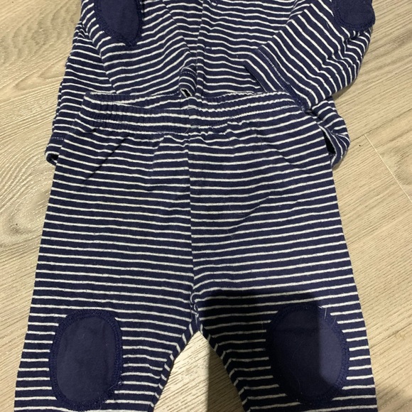 Adorable Baby Gap Outfit! - Picture 2 of 4